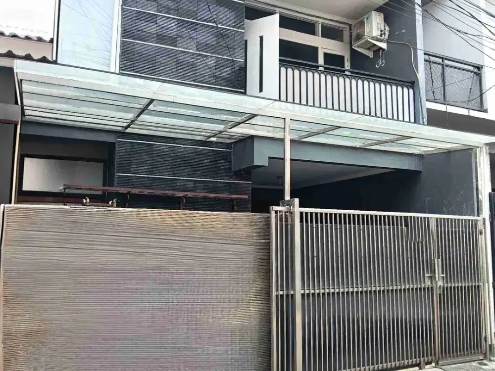 Rumah minimalis rapih 2 lantai row jalan 2 mobil lokasi favorit Tomang Grogol Jakarta Barat