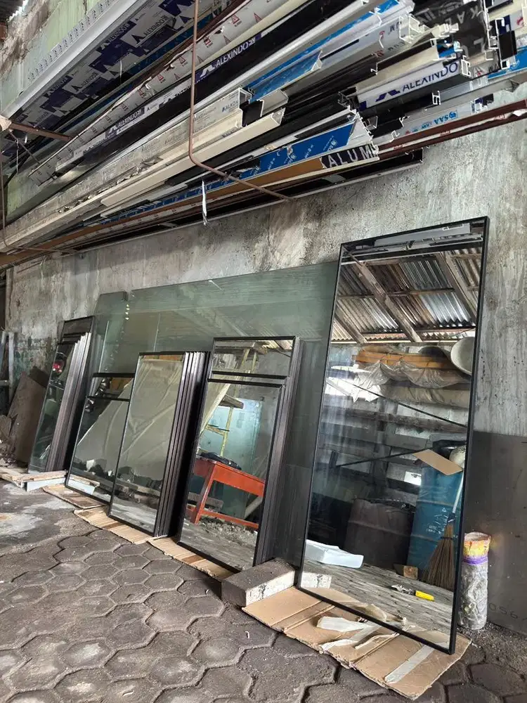 cermin gantung dinding