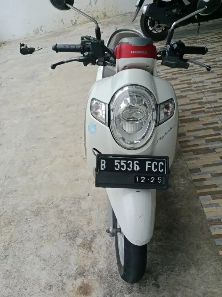 di jual scoopy tahun 2020 pajek telat surat2 lengkap