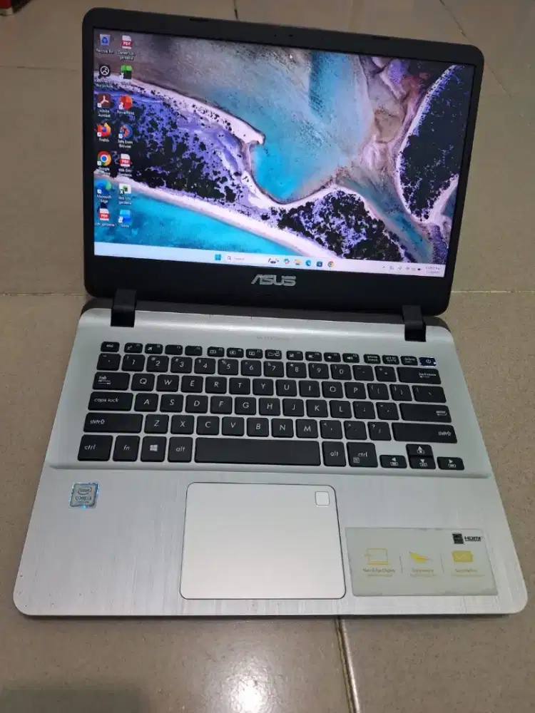 Bismillah dijual laptop Asus core i3 gen 7