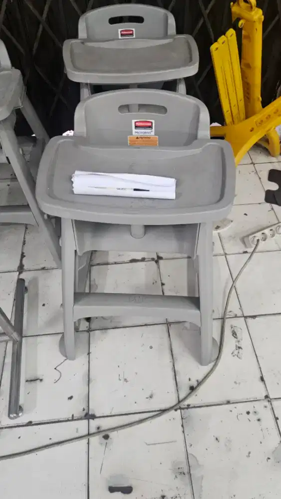 Rubbermaid - Tempat Duduk Bayi