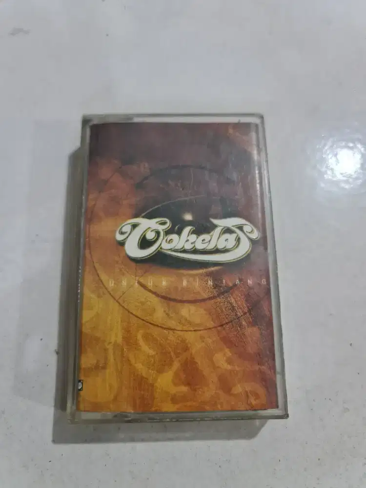 Kaset Pita Cokelat Album pertama