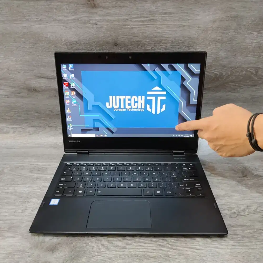 2IN-1 Laptop Toshiba PORTEGE X20W-E Slim Touchscreen + Layar Lipat