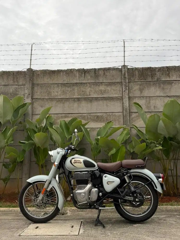 ROYAL ENFIELD CLASSIC 350 2024 (LOW KM)