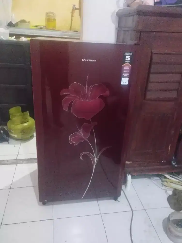 Di jual kulkas polytron 1 pintu