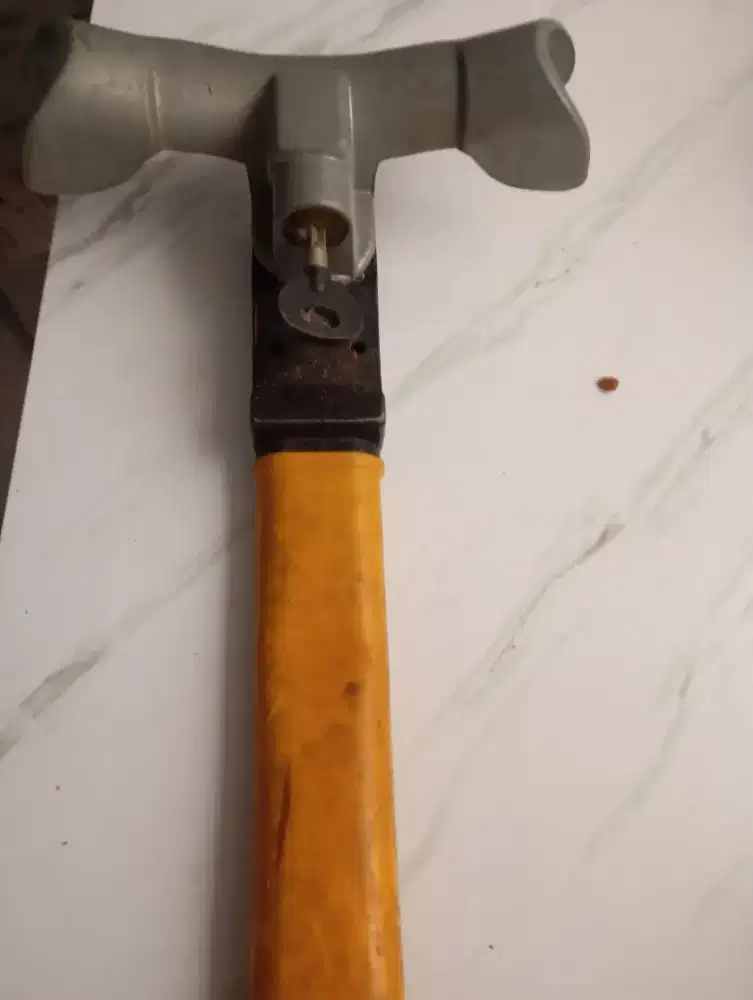 Kunci pengaman stir mobil