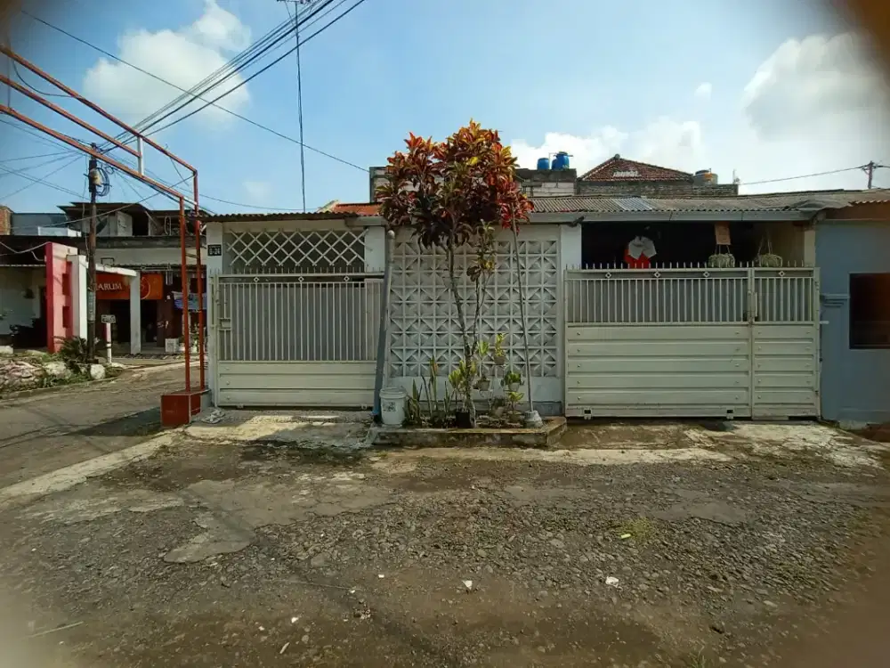 Di jual rumah murah pojok strategis