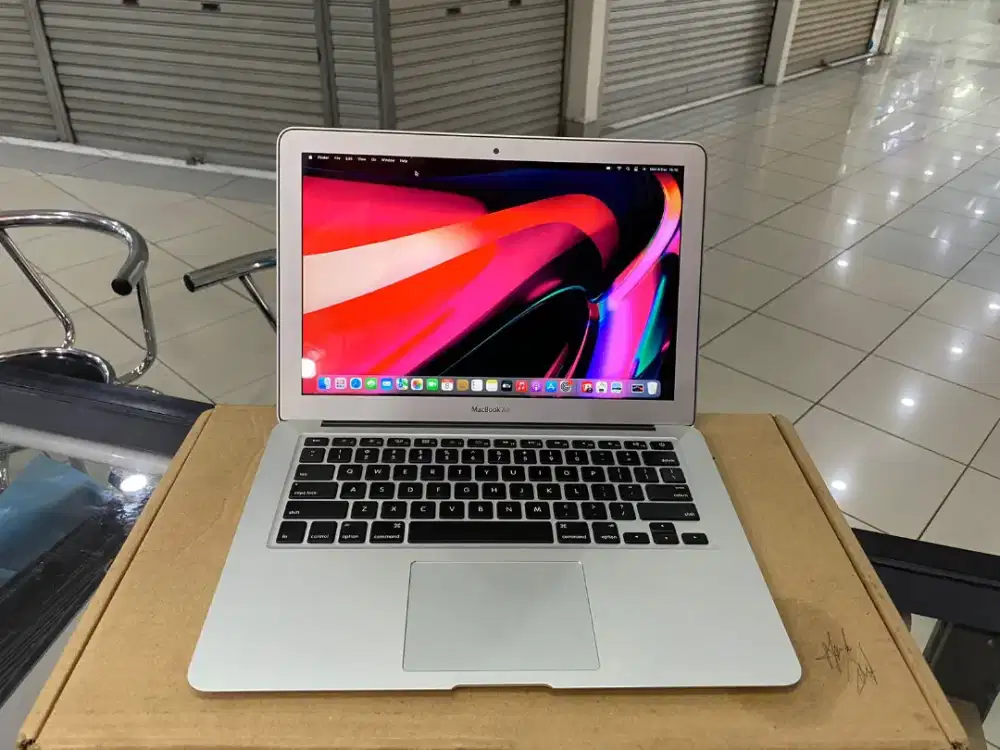 Macbook air (13,-inch 2017)Ram 8 GB/SSD 128GB
