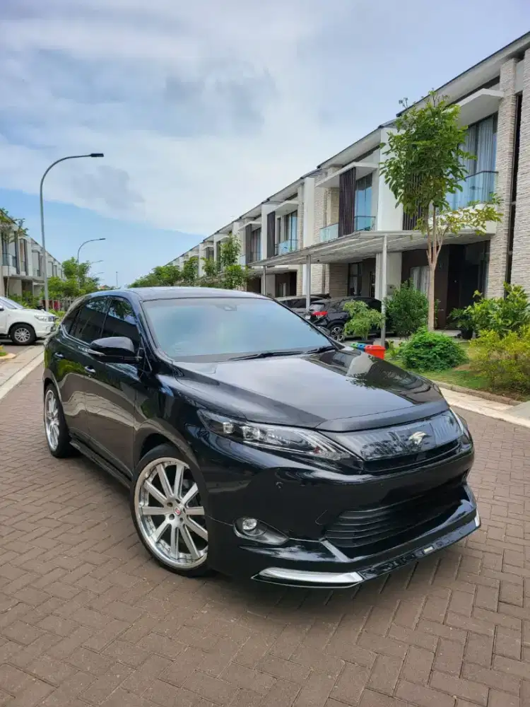 Low Km toyota harrier 2014 Hitam Full sound system