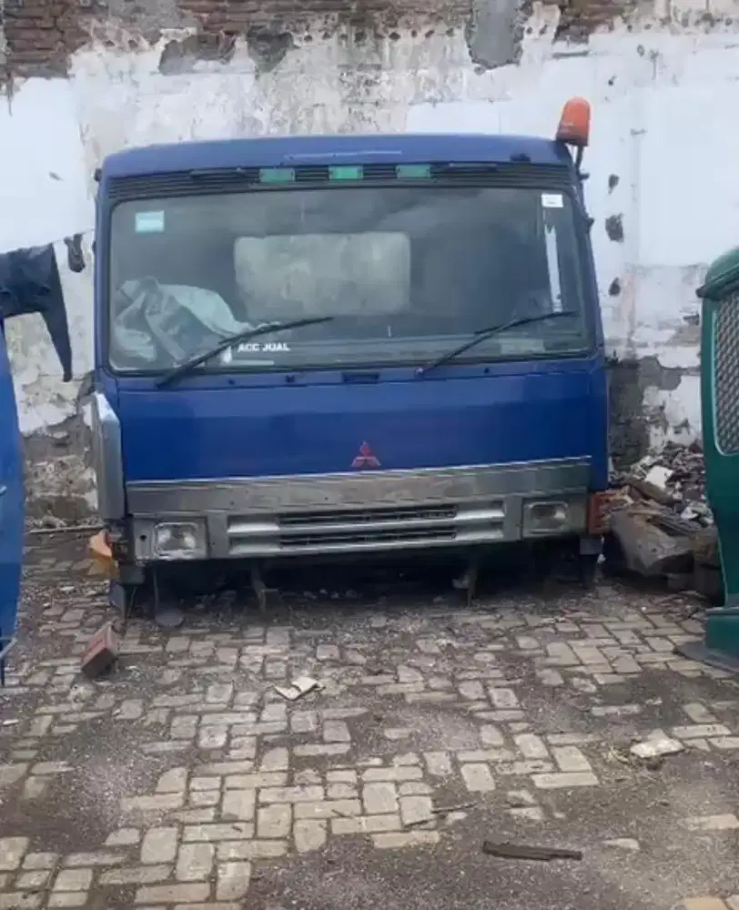 Kepala truck mitsubshi