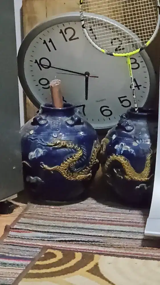 Sepasang Guci jadul antik masih mulus bahan keramik