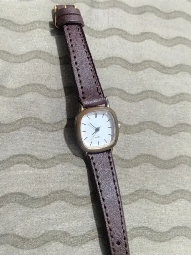 Jam tangan wanita