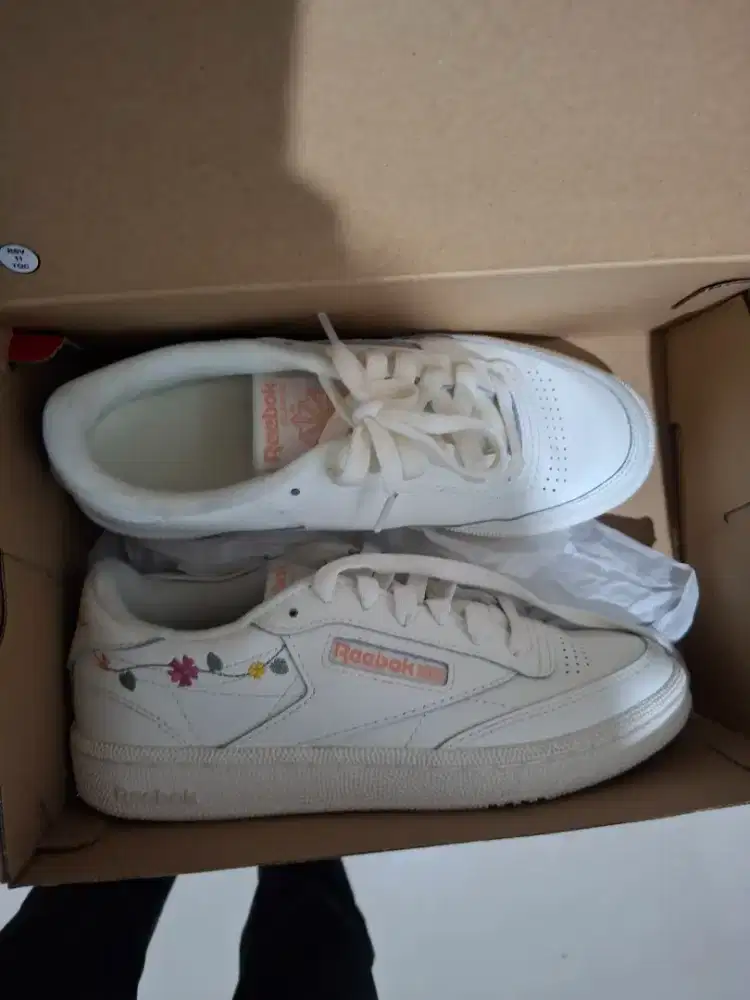 Preloved Sepatu Reebok Club C 85 Daisy Athletic