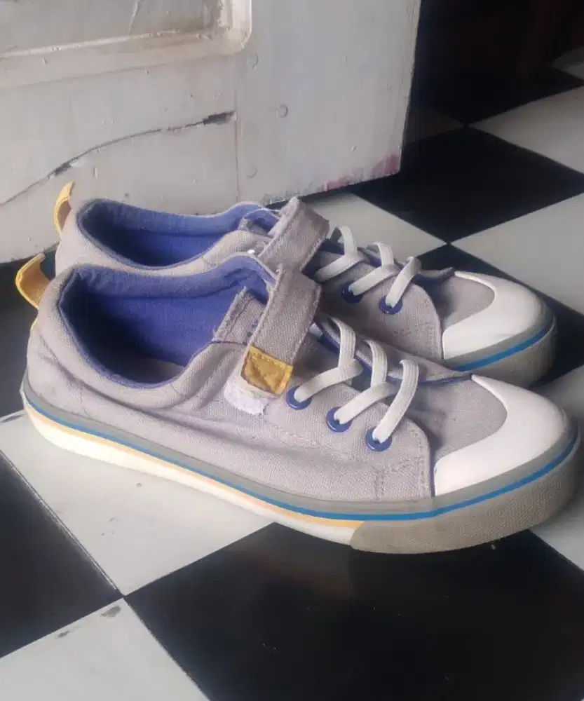 Sepatu air walk size 34