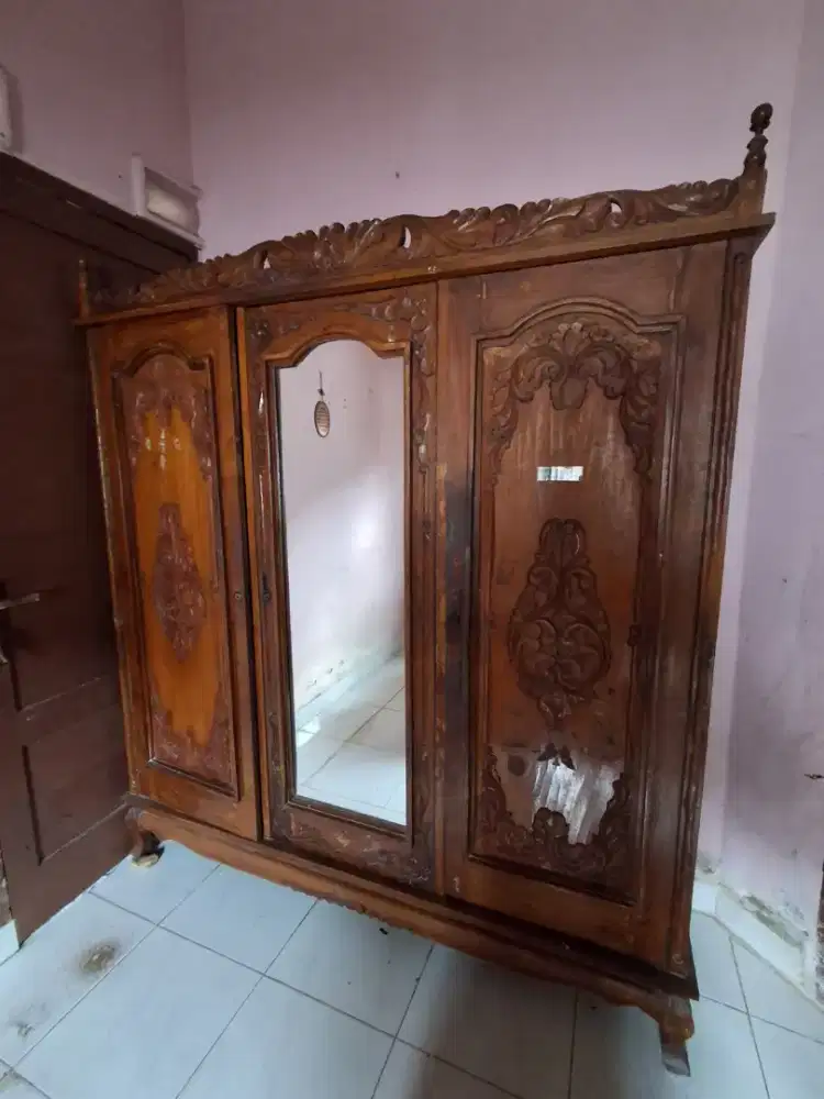 Lemari Pakaian 3 Pintu (Nego)