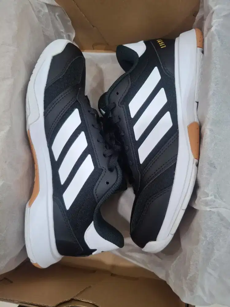ADIDAS Ligra 8 Indoor Shoes