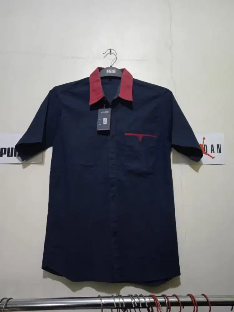 Kemeja Polos Pria - Basic Rapi, Kondisi Bagus, Murah
