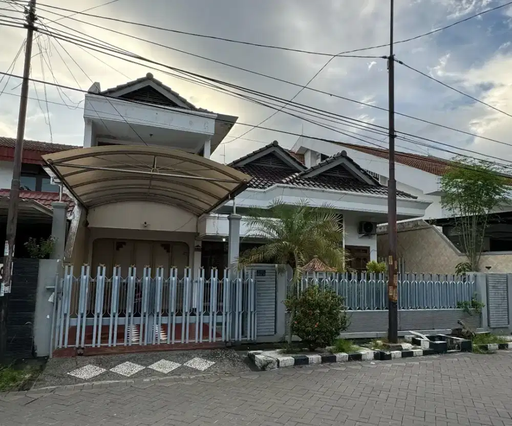 DIJUAL RUMAH DI DHARMAHUSADA INDAH BARAT DEKAT GALAXY MALL