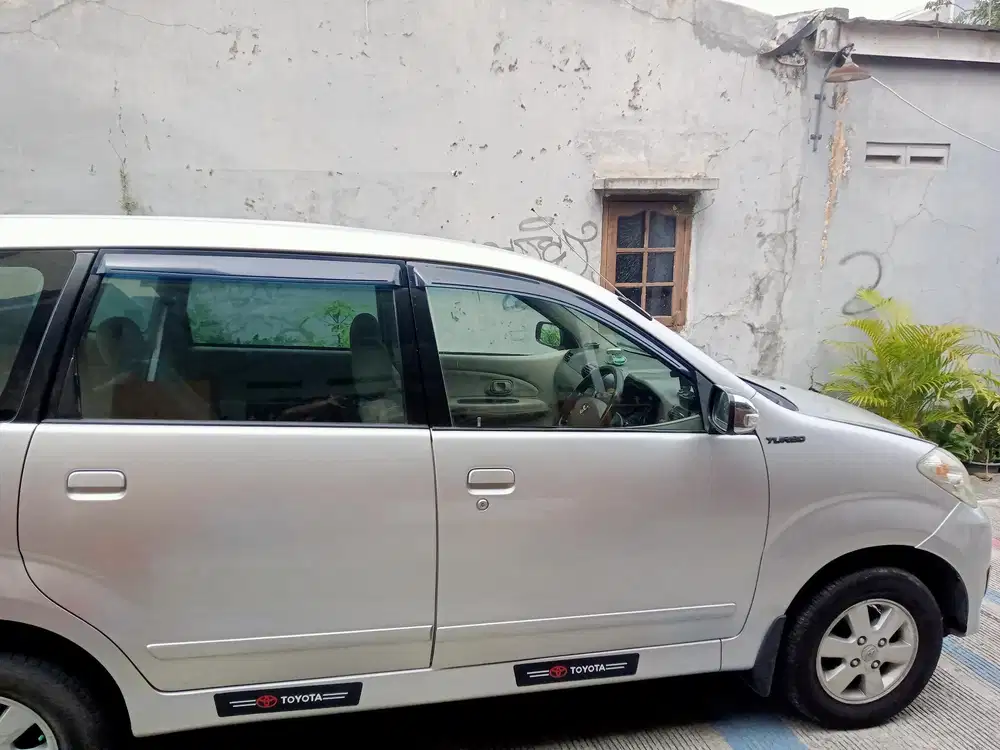 Toyota Avanza Matic 2010
