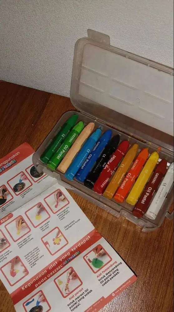 Oil Pastel Grebel – 12 Warna + Buku Panduan (Kondisi Like New)