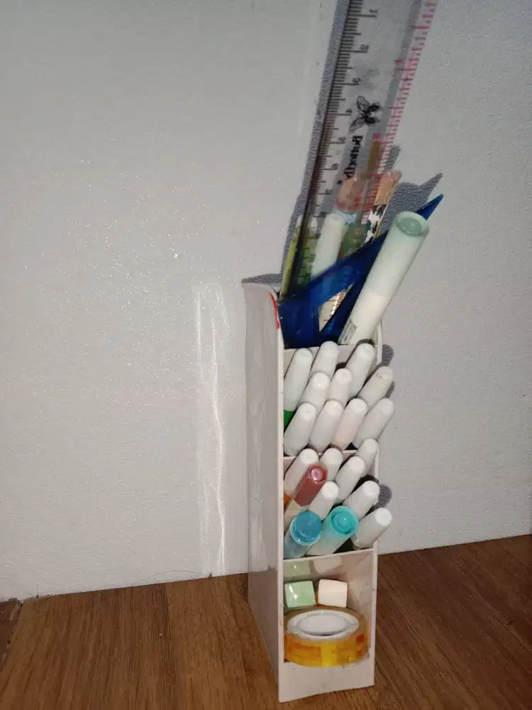 Tempat Pensil 4 Sekat – Bekas, Kondisi Prima