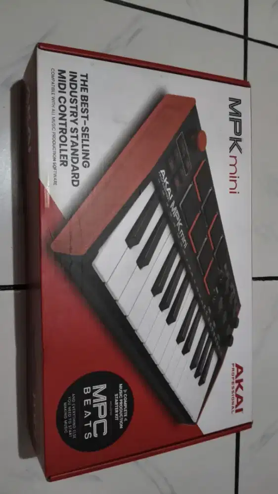 MIDI controller AKAI MPK mini