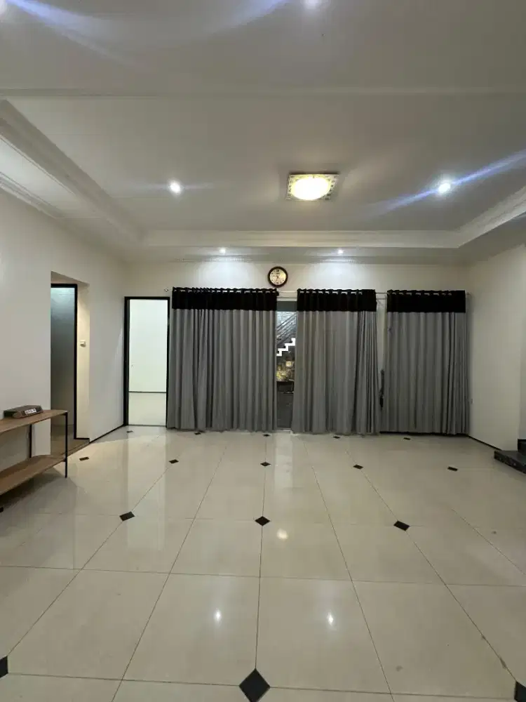 DISEWAKAN RUMAH USAHA LUAS TERMURAH MANYAR DEKAT MERR ITS UNAIR ARAYA