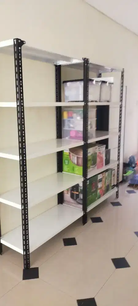 Rak besi siku lubang ramping