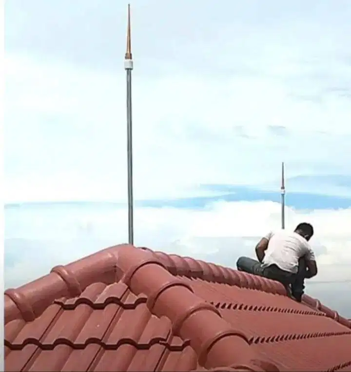 Kontraktor Penangkal Petir Bersertifikat • Harga Terbaik • Pengerjaan