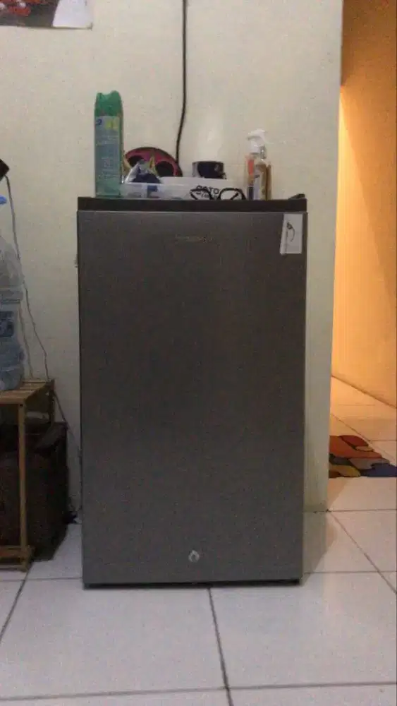 Dijual cepat kulkas Hisense 91L 1 pintu kondisi mulus