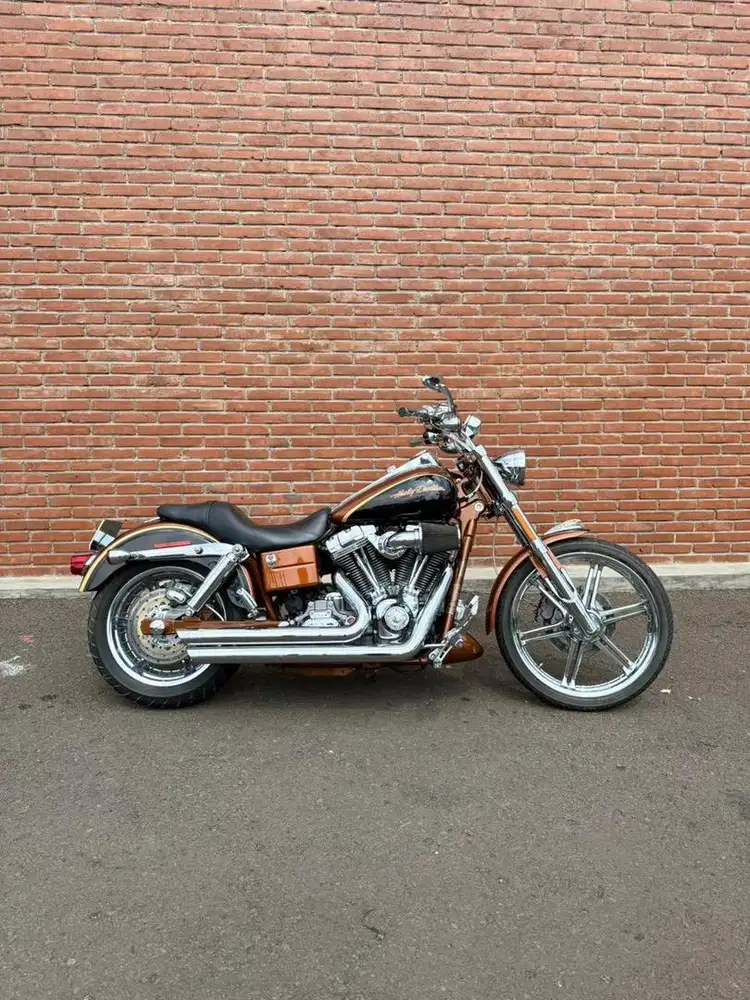 CVO DYNA Super glide not low rider streetbob fatbob