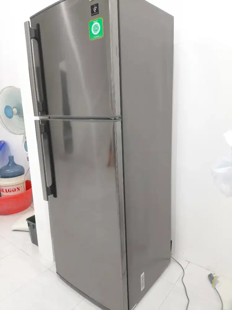 Kulkas Sharp 2 pintu -ion