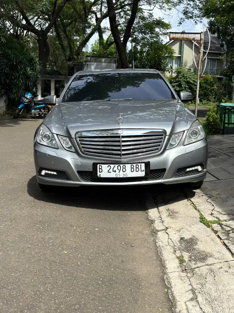 Mercedes-Benz E300 2010 Bensin