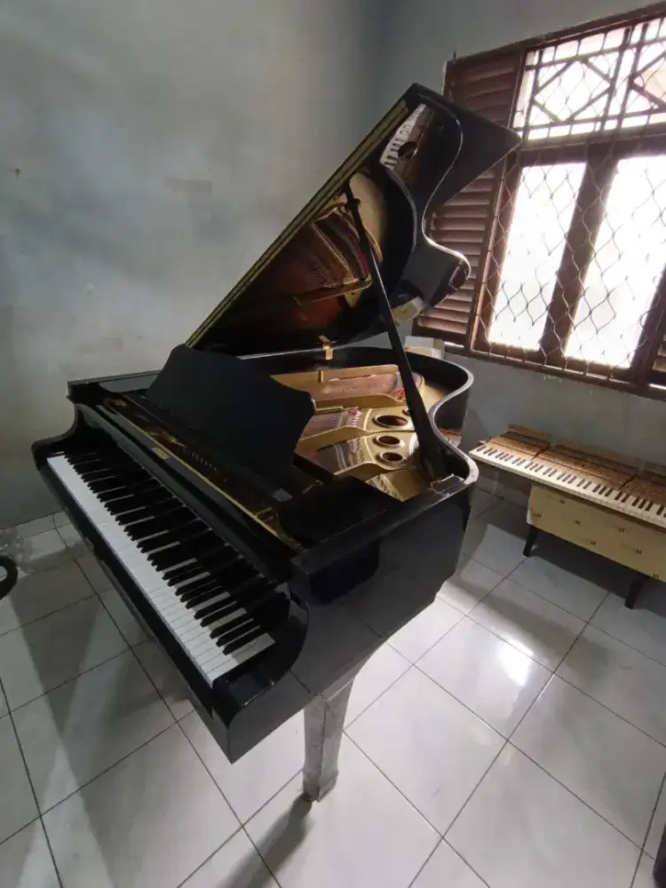 Yamaha grand piano G5E hitam mulus