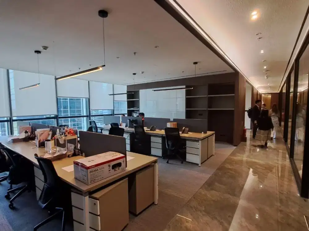 Sewa Kantor Full Furnish Eksklusif 394 m2 di Treasury Tower SCBD