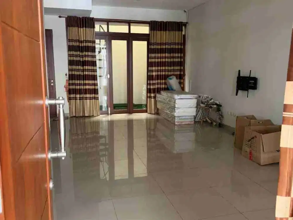 Dijual rumah bagus area bebas banjir di Kelapa Gading dalam Cluster