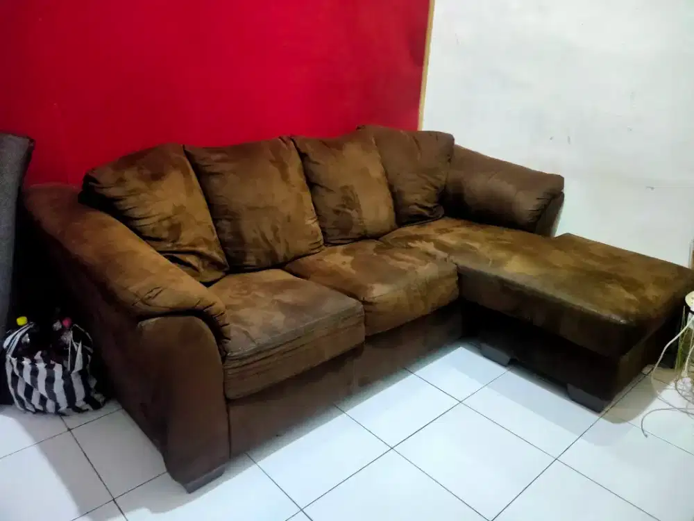 Sofa empuk later L merk informa