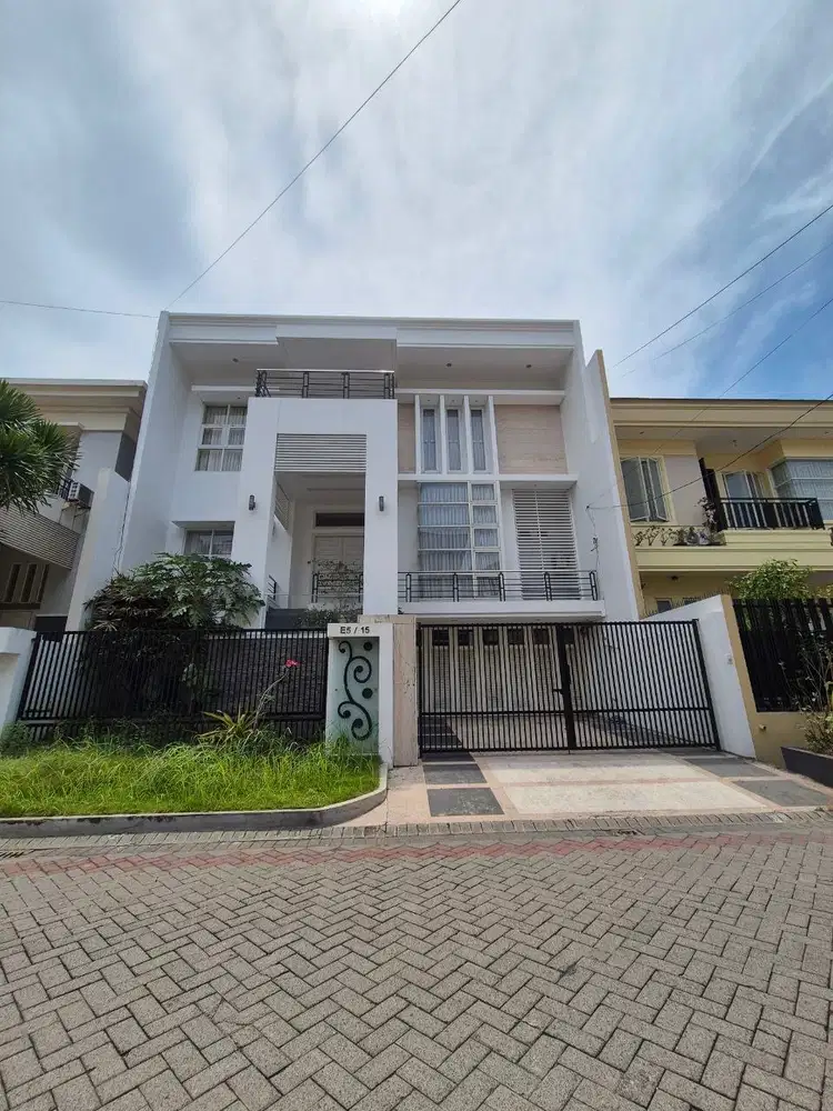 Dijual Rumah 3 Lantai Siap Huni Araya Galaxy Bumi Permai 1 Surabaya