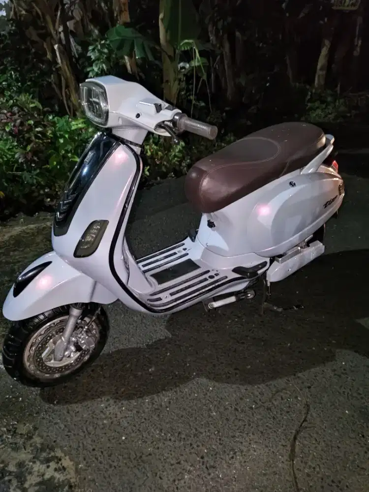 Motor Listrik mirip Vespa (tt bisa barter bisa)