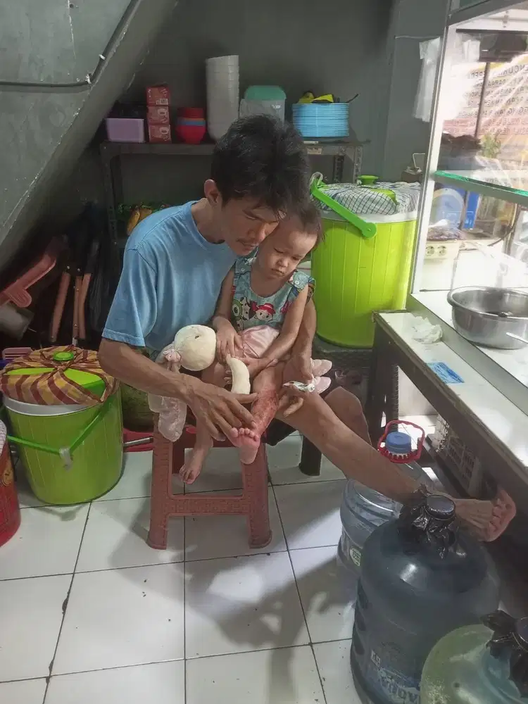 cari pekerjaan apa saja, ada tempat tinggal, tidak punya ijazah,.