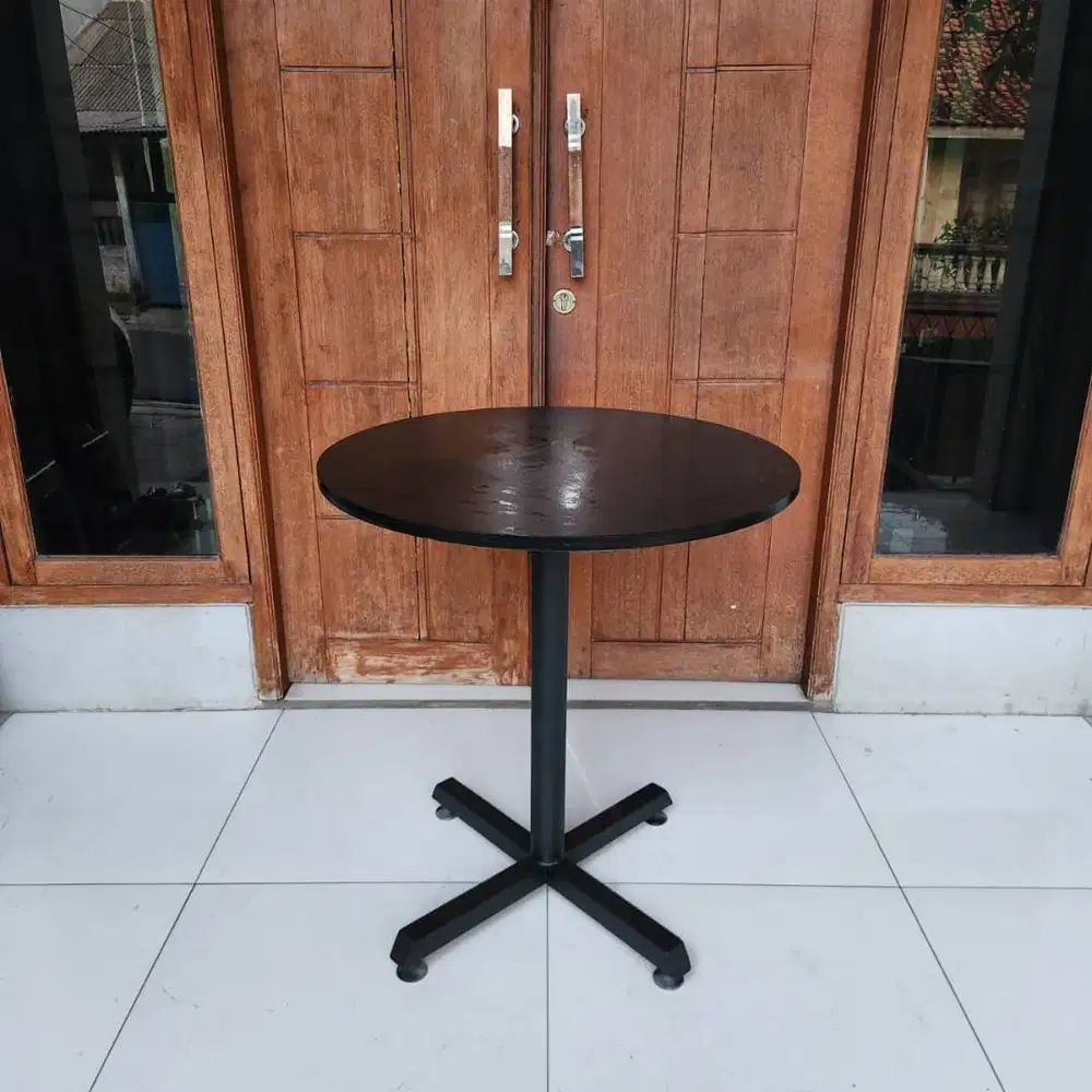 meja bundar ex resto dan cafe