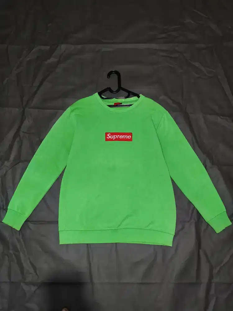 Crewneck Supreme logo box tengah