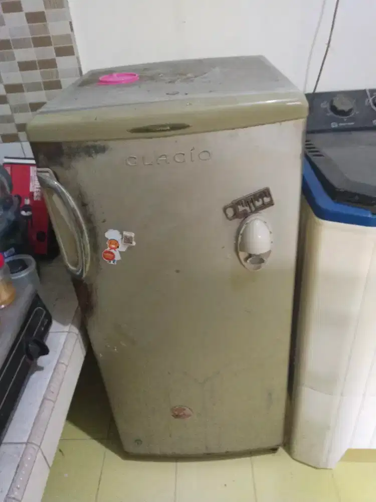 Di jual kulkas 1 pintu
