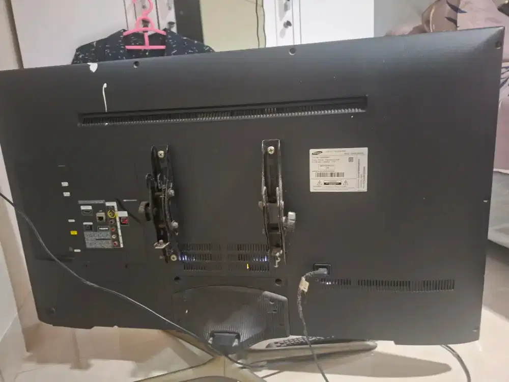 SAMSUNG 4K UHD 42 Inch -Smart TV Dolby HDR+