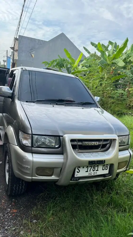 Dijual panther grand toouring. Mobil masih bening