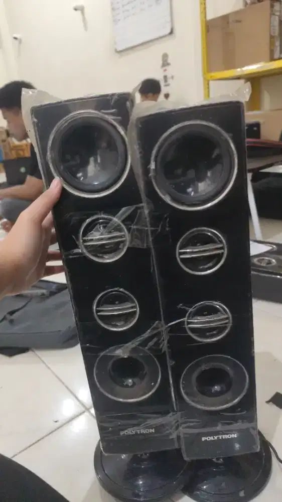 Speaker tower polytron