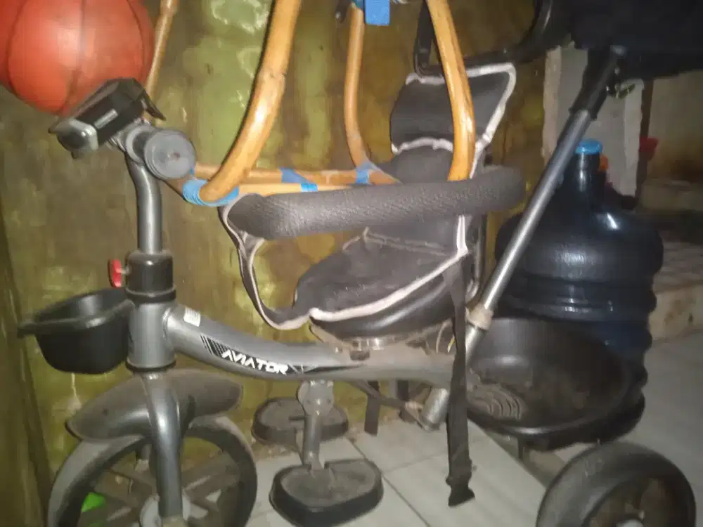 Sepeda anak roda tiga