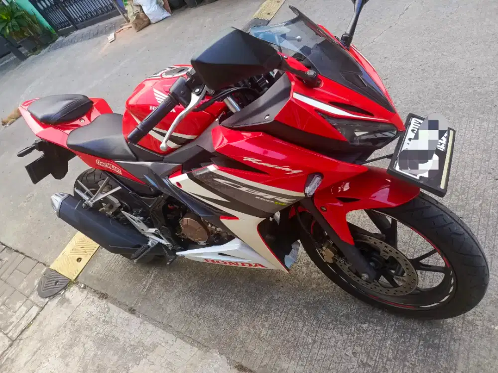 Honda CBR 150R istimewa Low Km (3000)