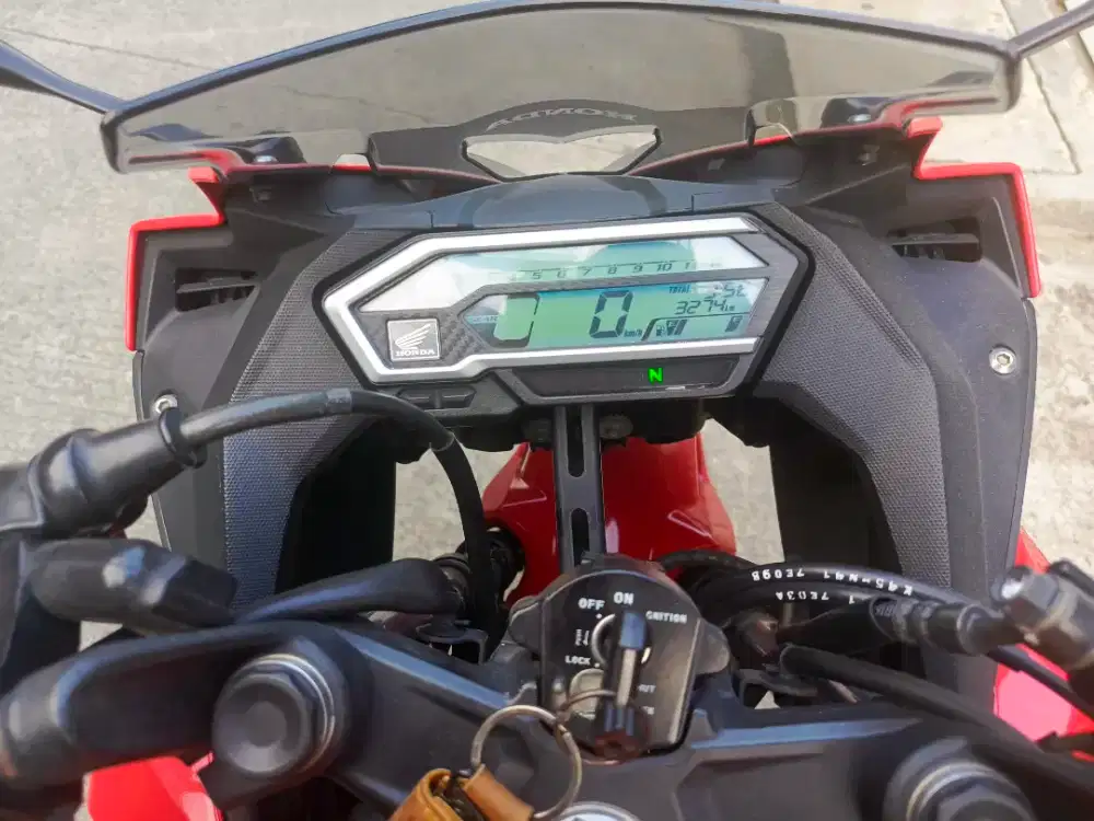 Honda CBR 150R khusus Penggemar Low Km (3000)