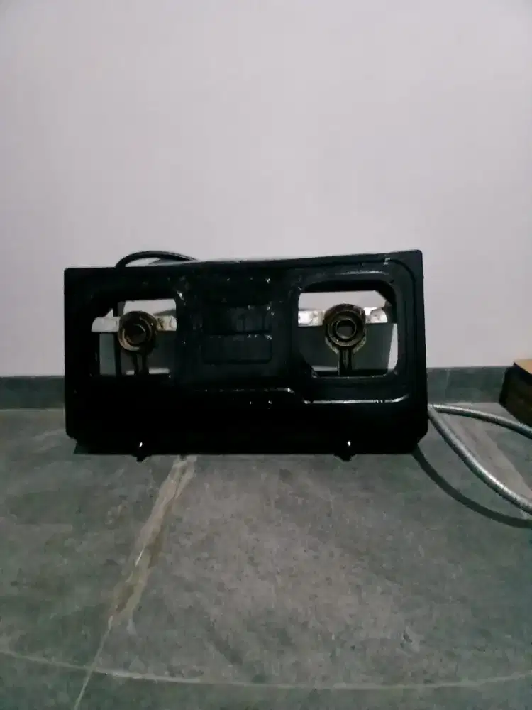Dijual cepat kompor gas 2 tungku beserta selang  krn sdh beli yg baru